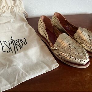 Espiritu Gold Women's Moccasins